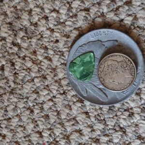 Guitar pick& bonus item